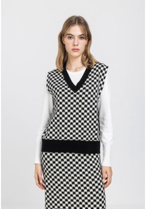 Sleeveless V-Neck Houndstooth Pattern Top