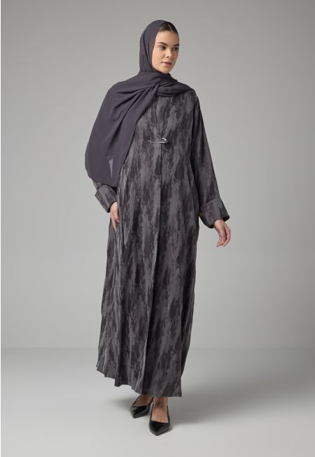 Contrast Oversized Maxi Abaya With Hijab